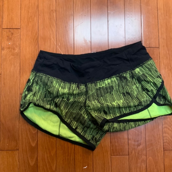 Lululemon size 4 short lot - Picture 4 of 7